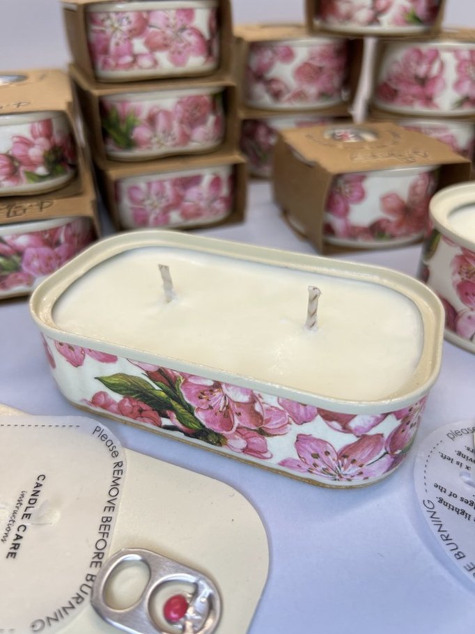 VELA AROMATICA EN LATA RECICLADA -  Blossom Collection /  02 - Bone White